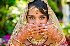  华丽不土气！揭秘印度富豪的奢华婚礼 