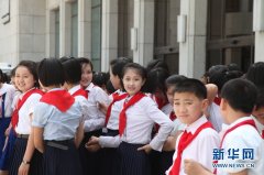  实拍朝鲜美丽的校园女生 