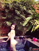  越南巨乳性感美女小逸把持不住的美女诱惑图片 