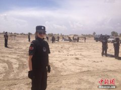 新疆兵团女民警生活照走红 被誉“最美警花” 