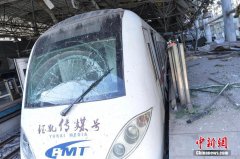  天津滨海新区爆炸 1公里外轻轨站被震毁 