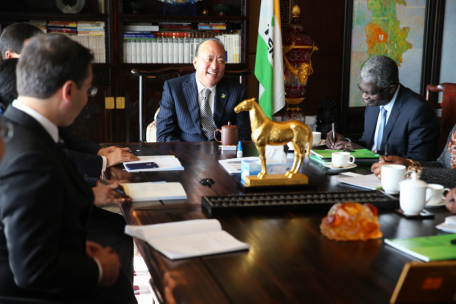 贝宁共和国驻华大使参观天狮集团 进一步探讨具体合作项目落地