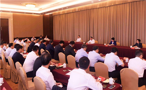 隆力奇总裁徐晓平应邀出席江苏省企业家座谈会