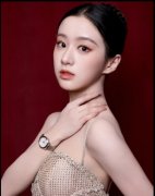  包上恩穿香槟色吊带长裙 高智千金感满满 